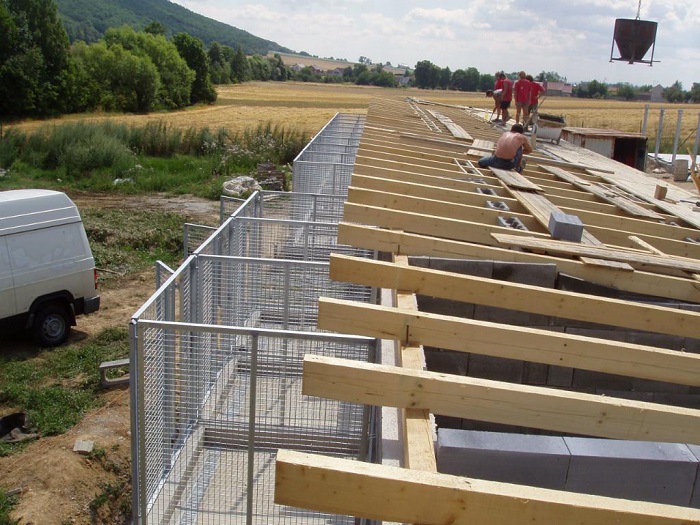 Stavba útulku Voříšek 2006-2007